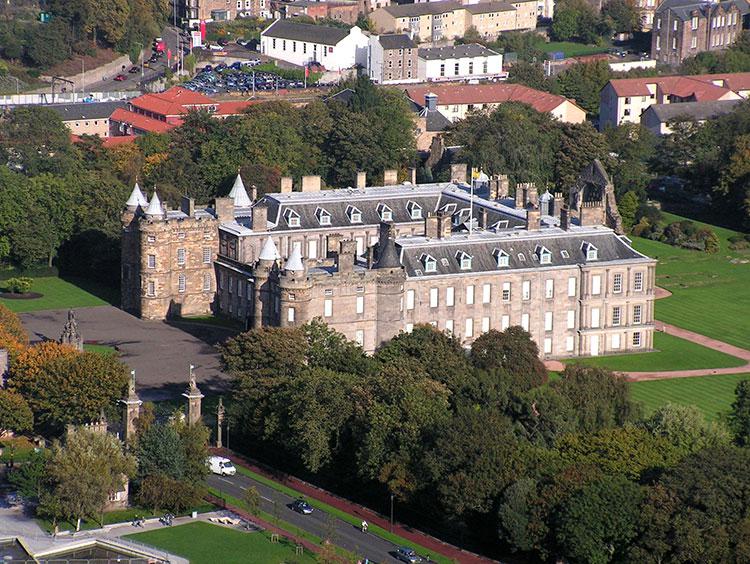 Edinburgh and Scottish Castle Experience Escorted Tour