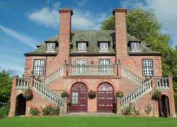 Llansantffraed Court